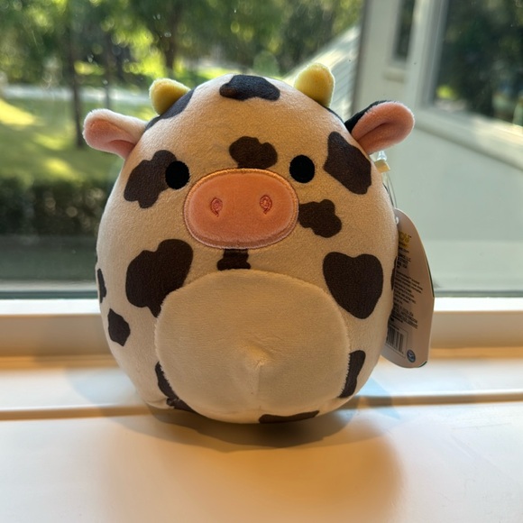 Colin the cow Squishmallow - Picture 1 of 3